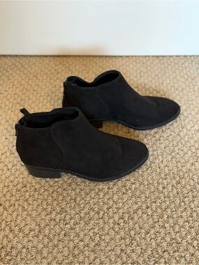 Old Navy Girls Faux Suede Ankle Boots in Size 3